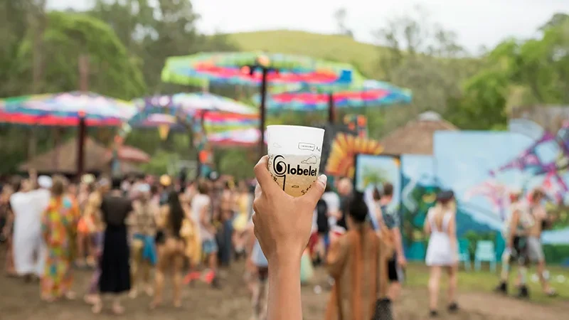 alternatief van afval op festivals. herbruikbare bierbeker